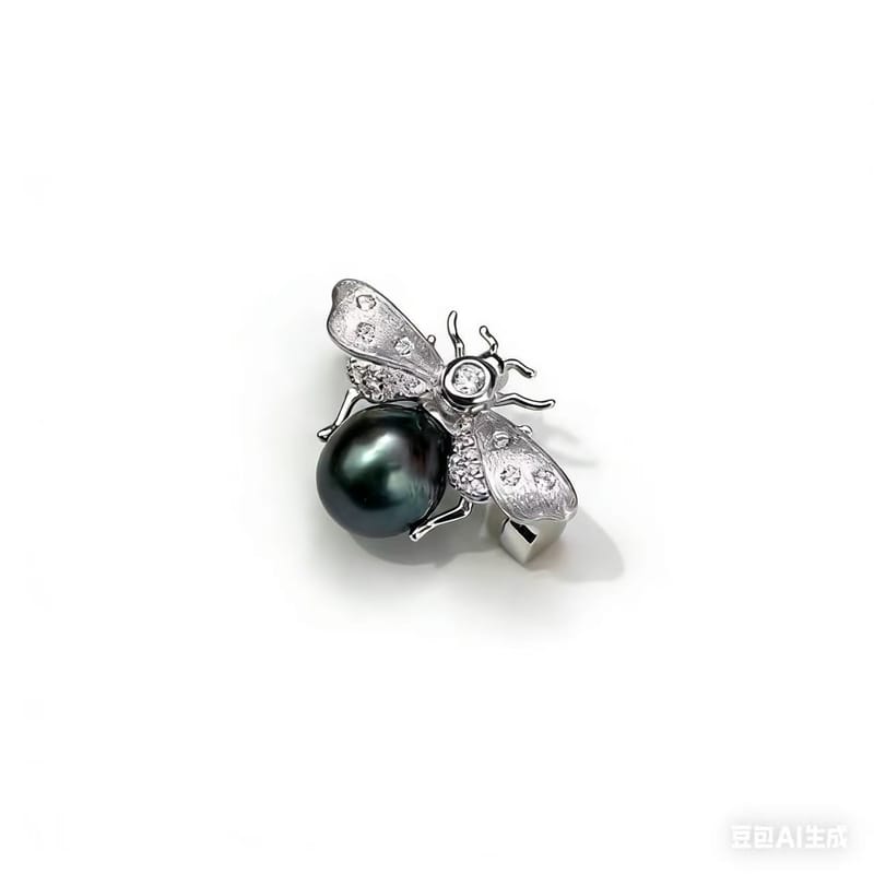 Bee pearl brooch