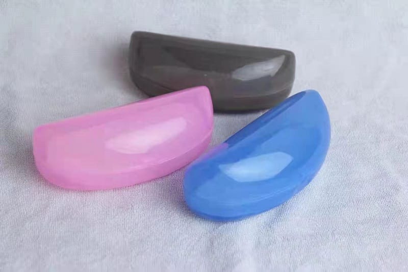 Plastic glasses case