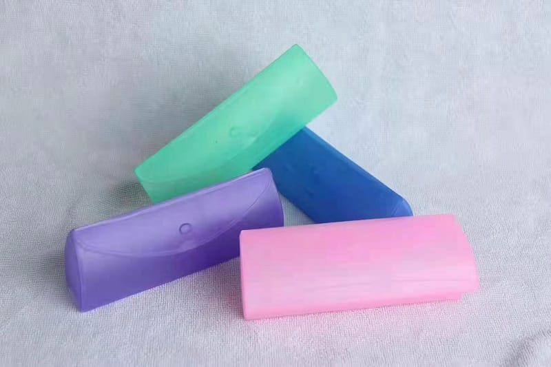 Plastic glasses case