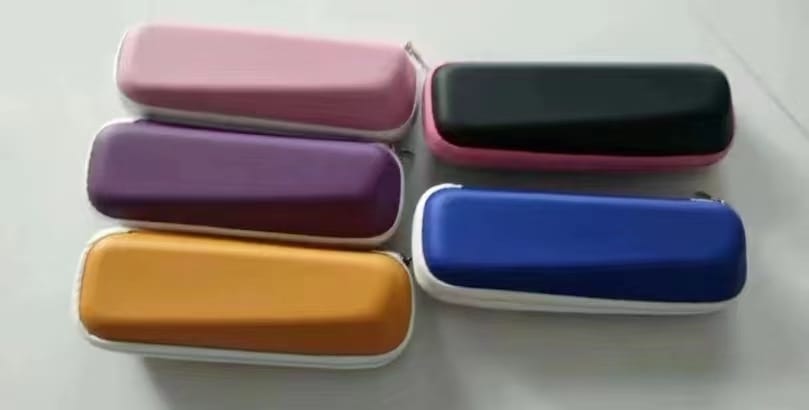 Zipper glasses case