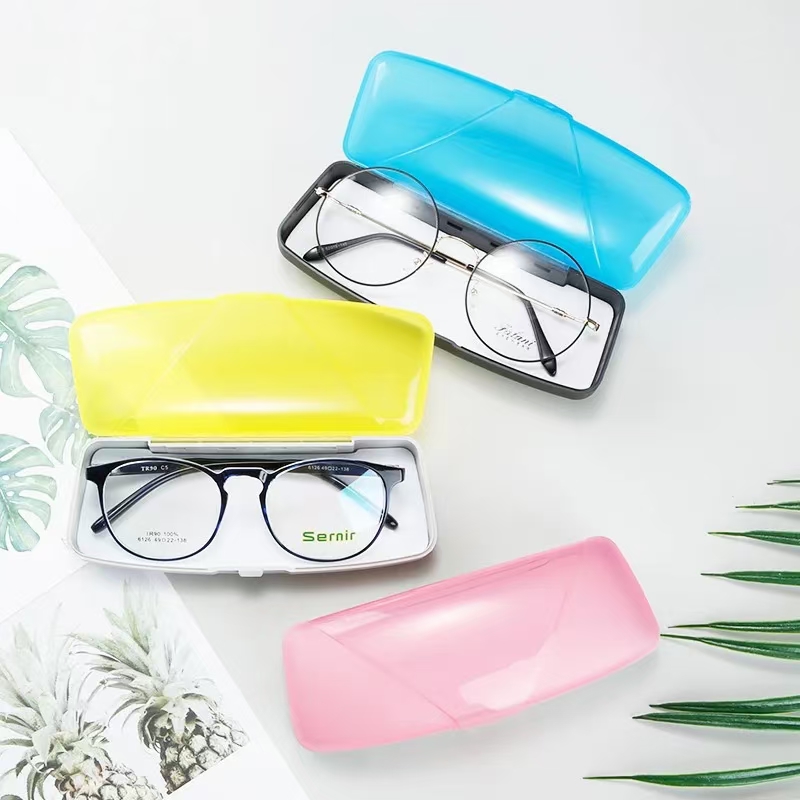 Plastic glasses case
