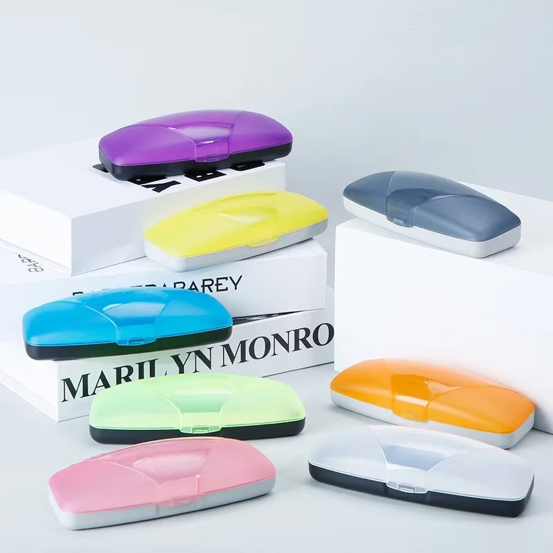 Plastic glasses case