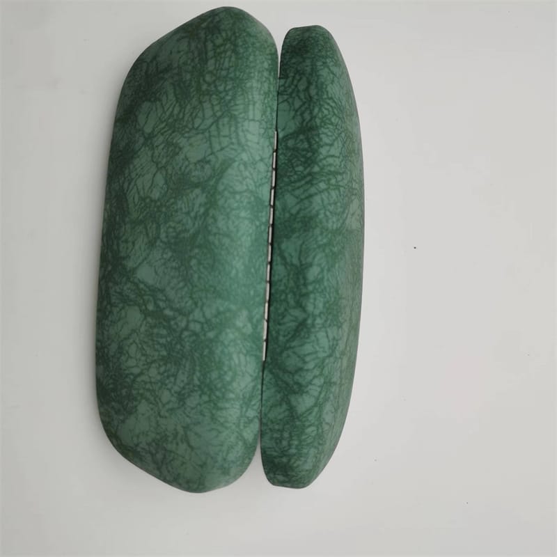 Iron Glasses  case