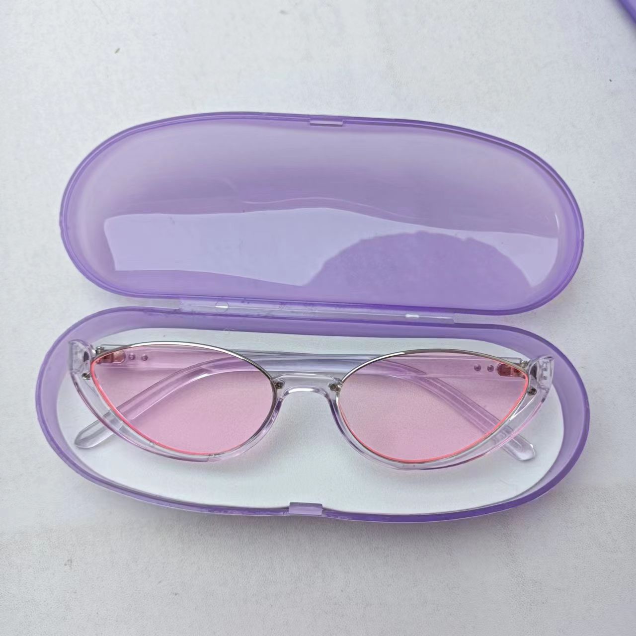 Plastic glasses case