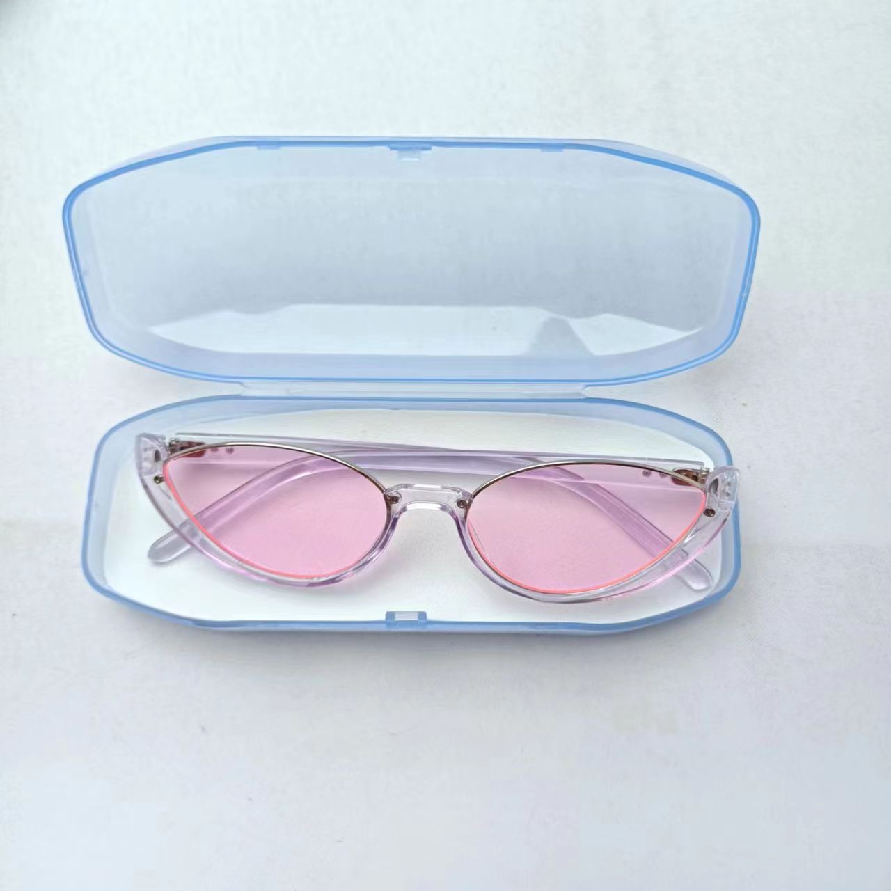 Plastic glasses case