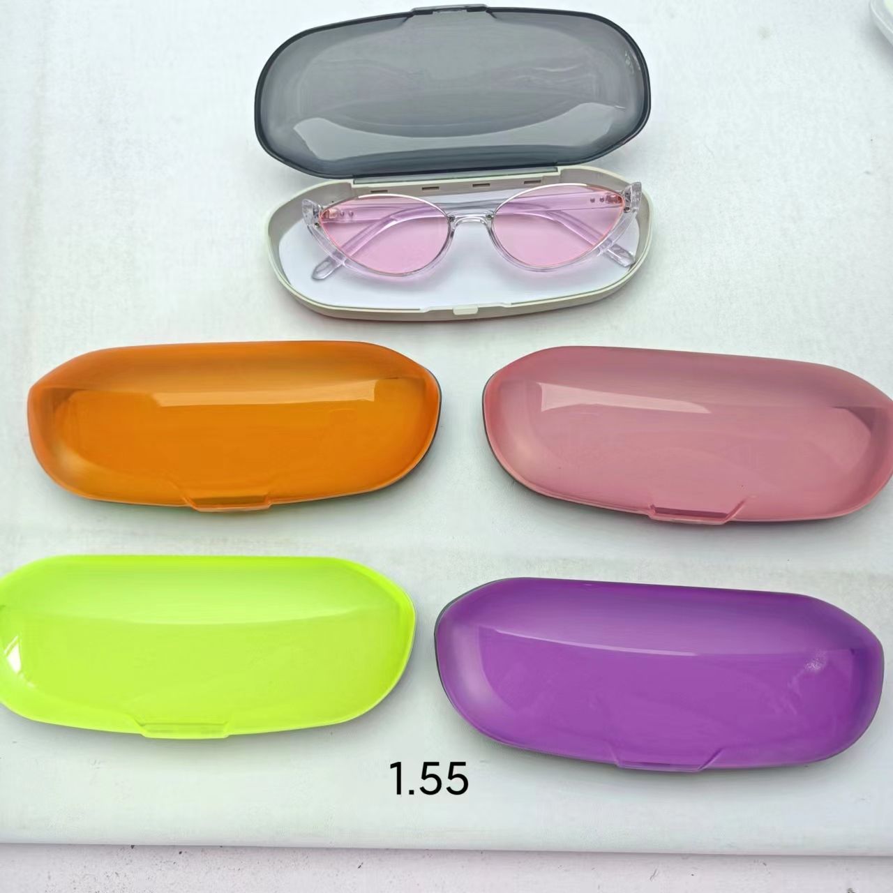 Plastic glasses case