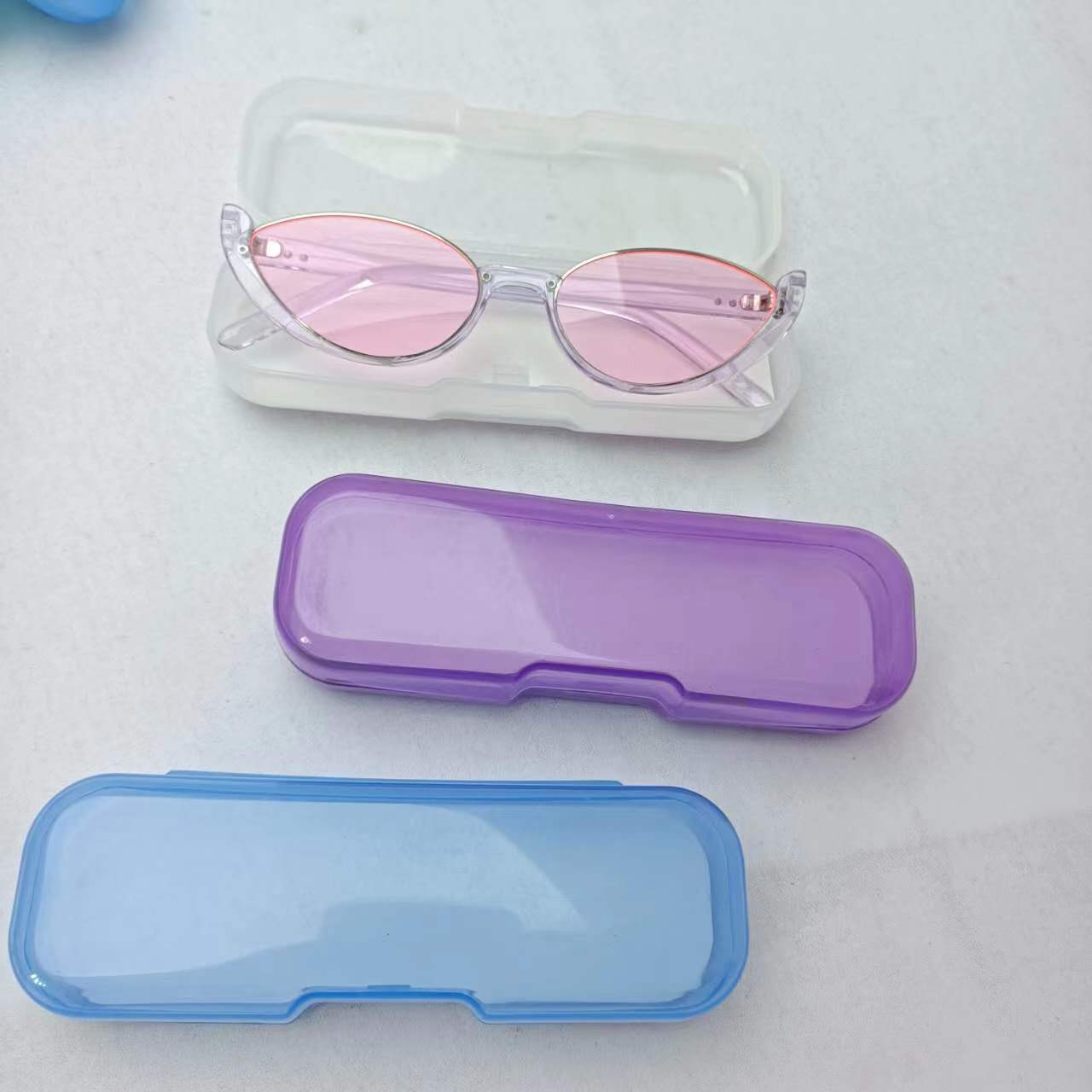 Plastic glasses case