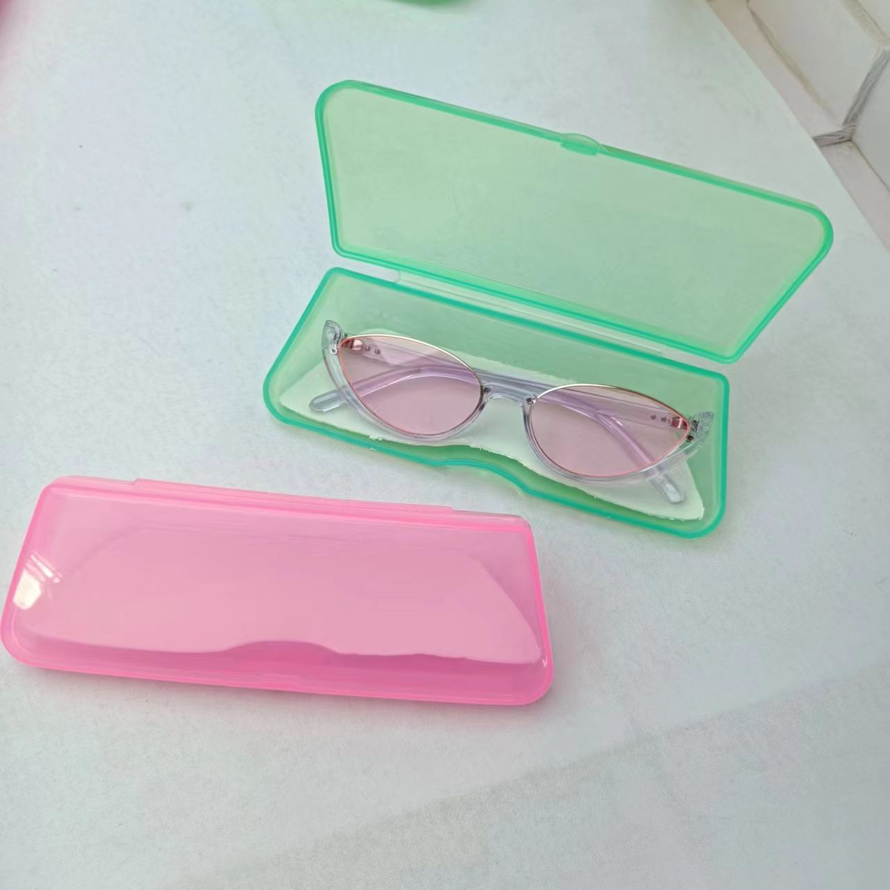 Plastic glasses case