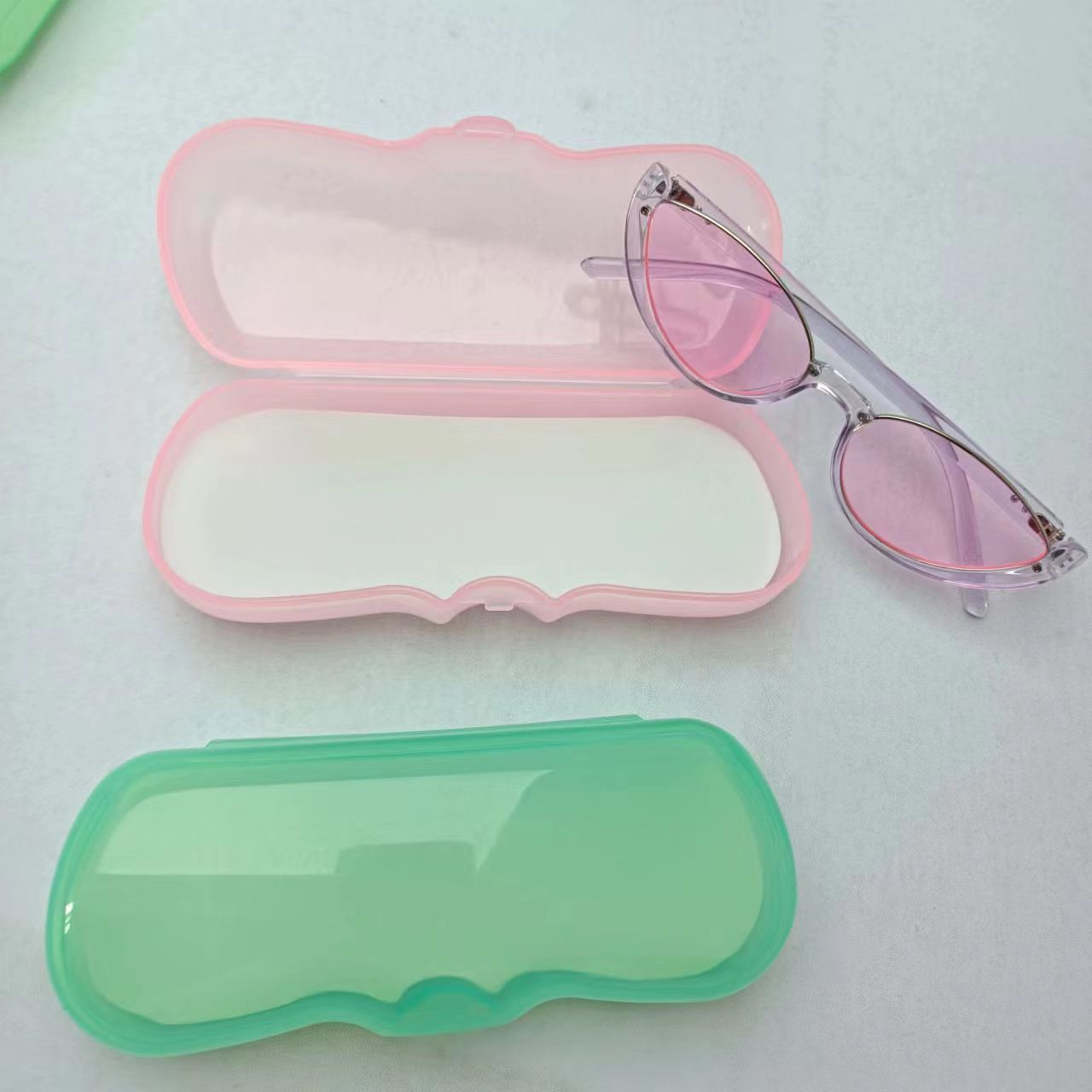 Plastic glasses case