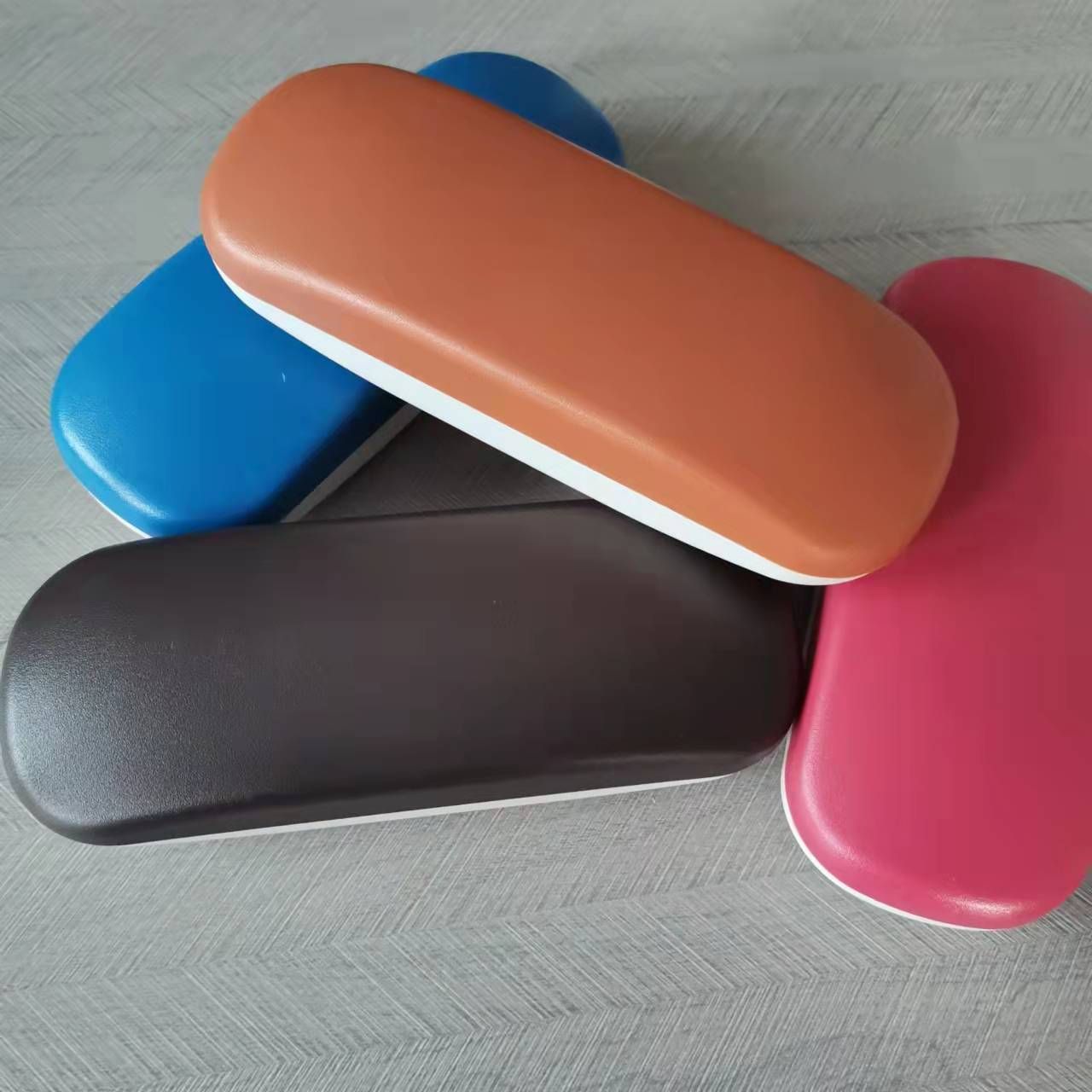 Plastic case（塑料盒）