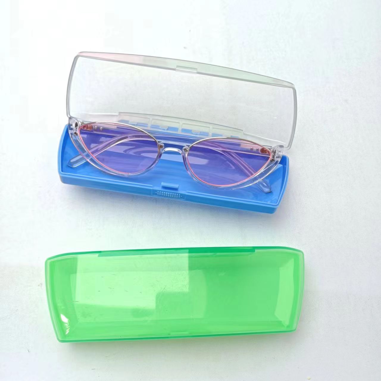 Plastic case（塑料盒）