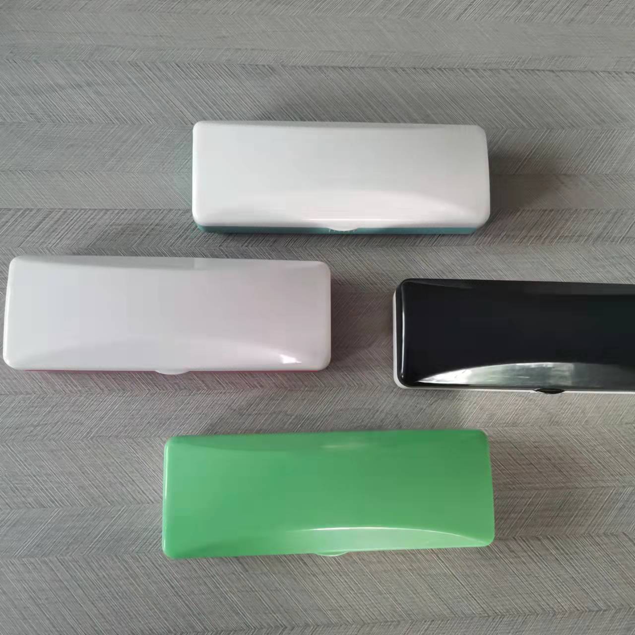 Plastic case （塑料盒）