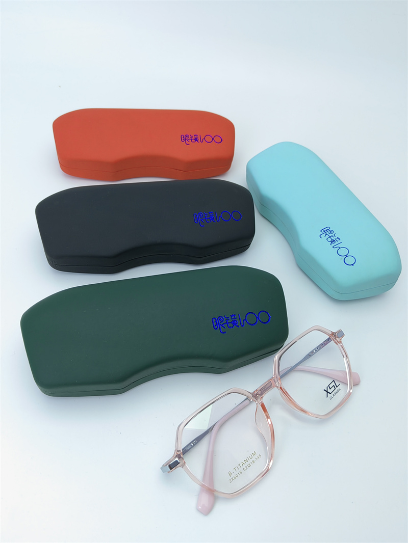 Iron Glasses  case