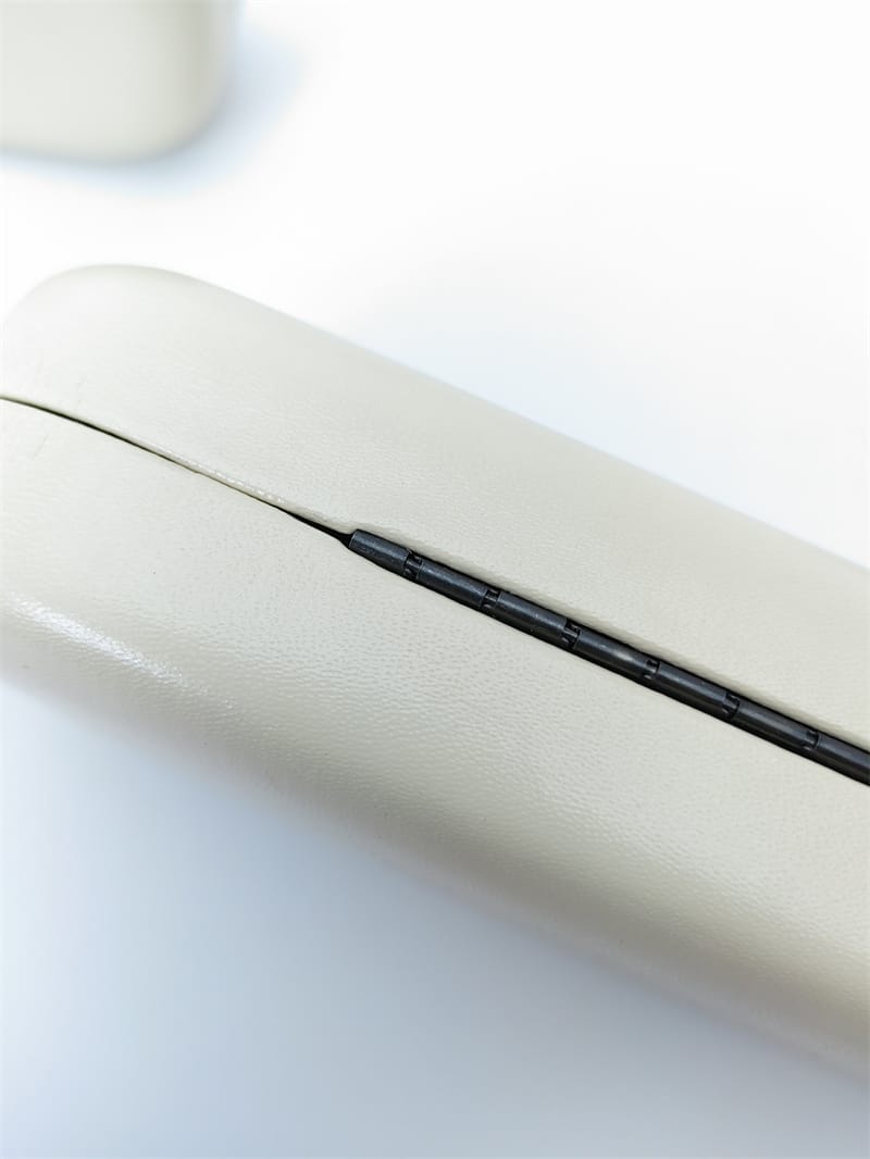 Iron Glasses  case