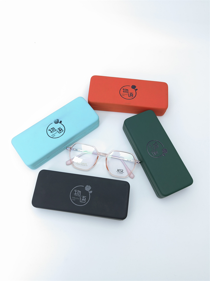 Iron Glasses  case