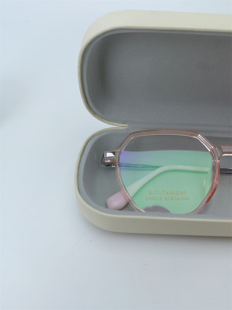Iron Glasses  case