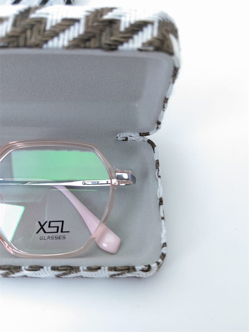 Iron Glasses  case