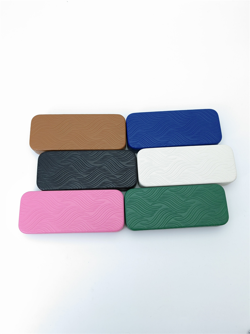 Iron Glasses  case