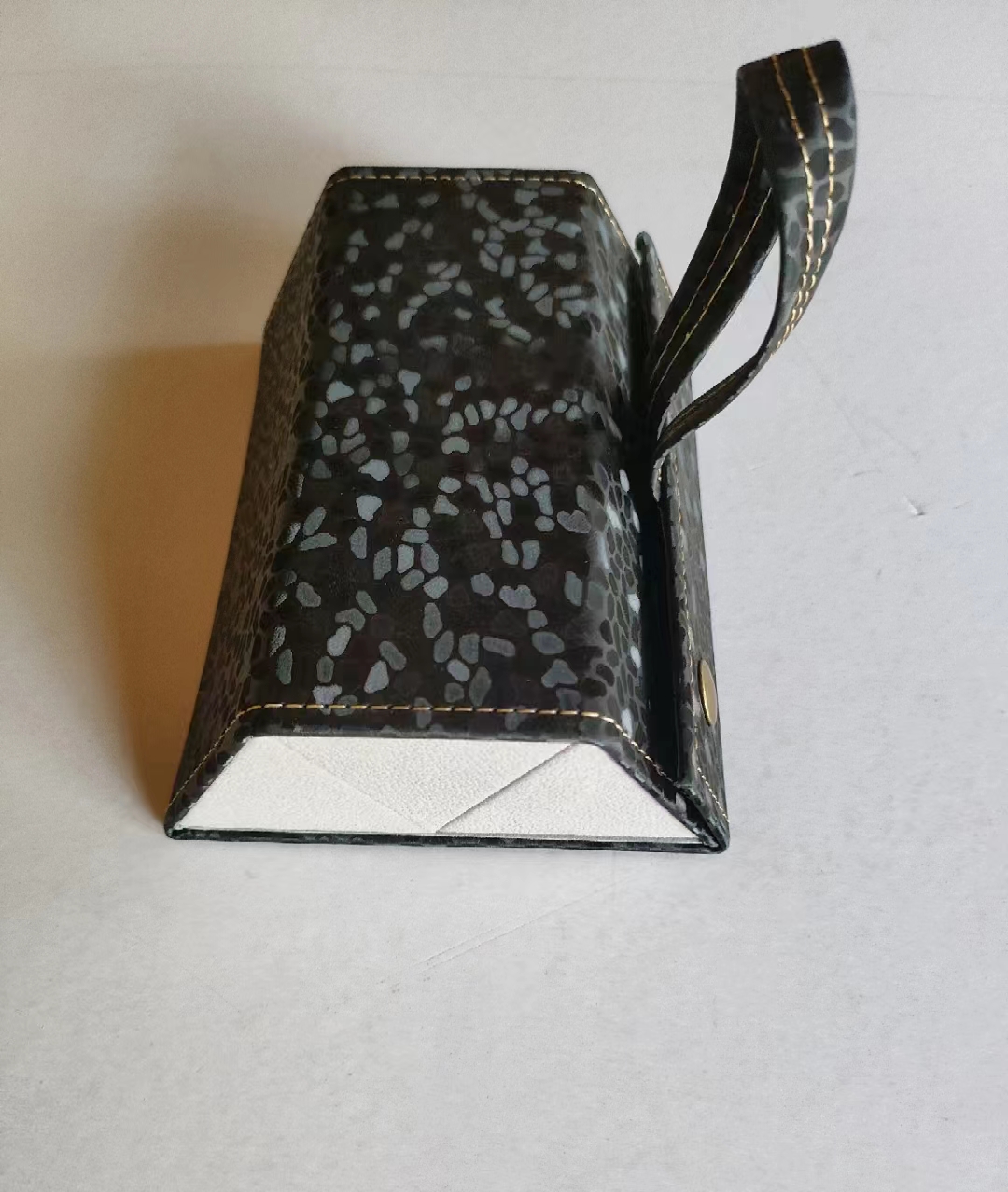 Glasses storage box