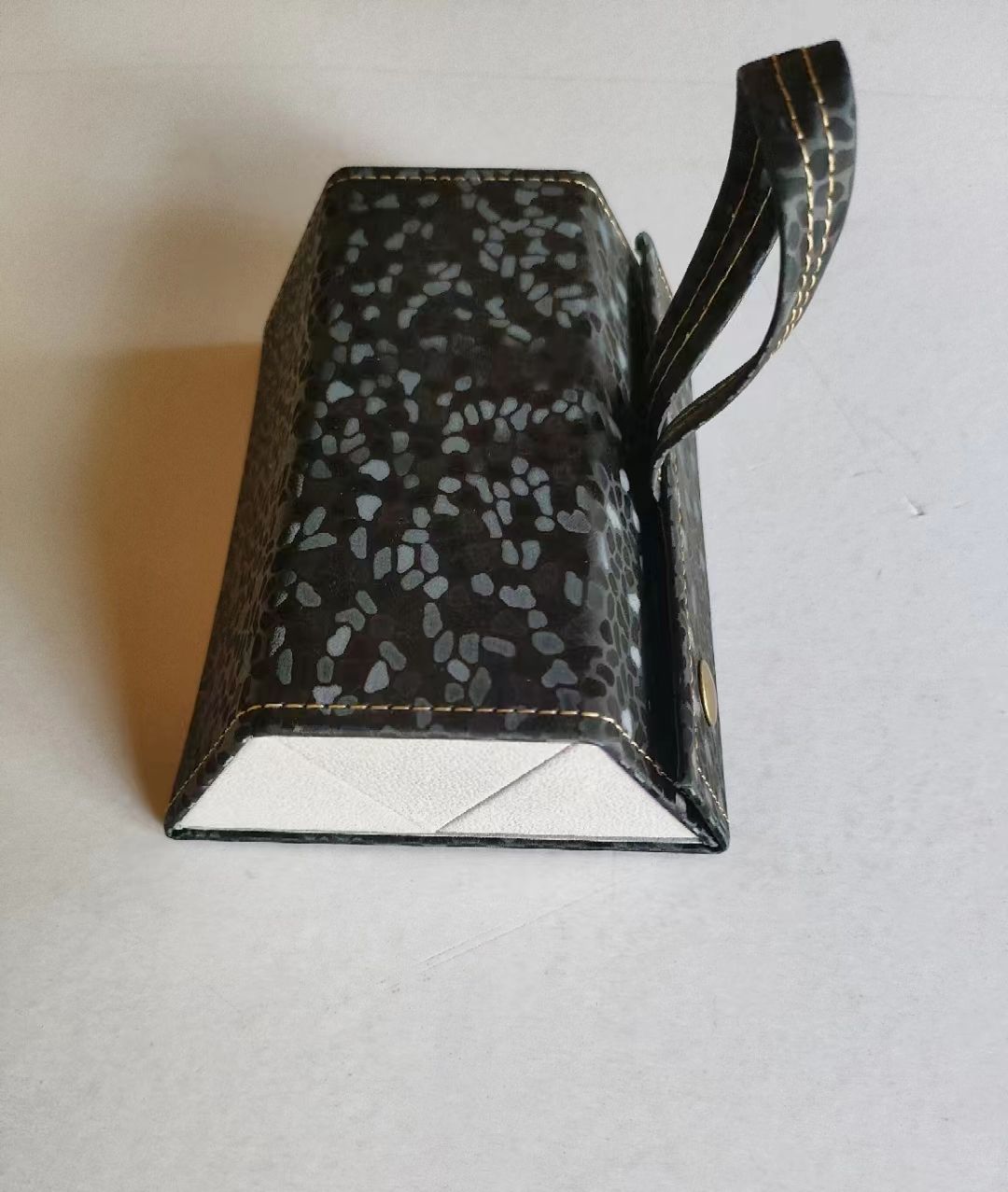Glasses storage box
