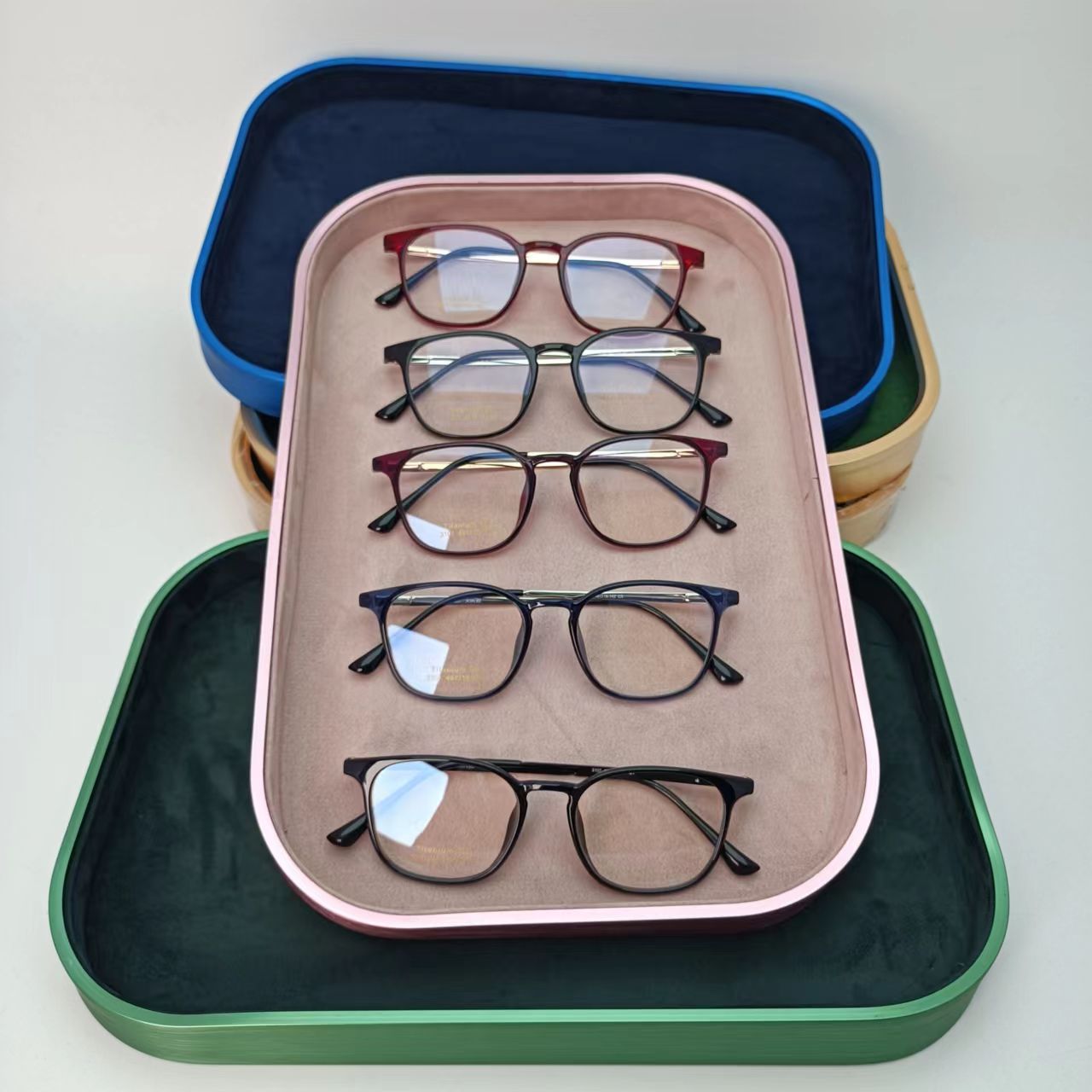 Glasses display tray