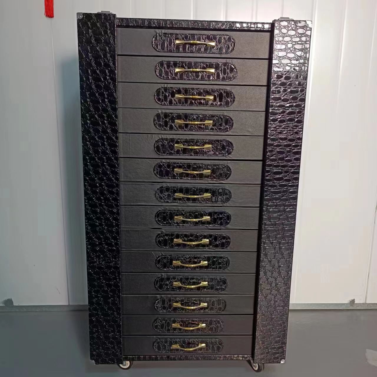 Glasses cabinet