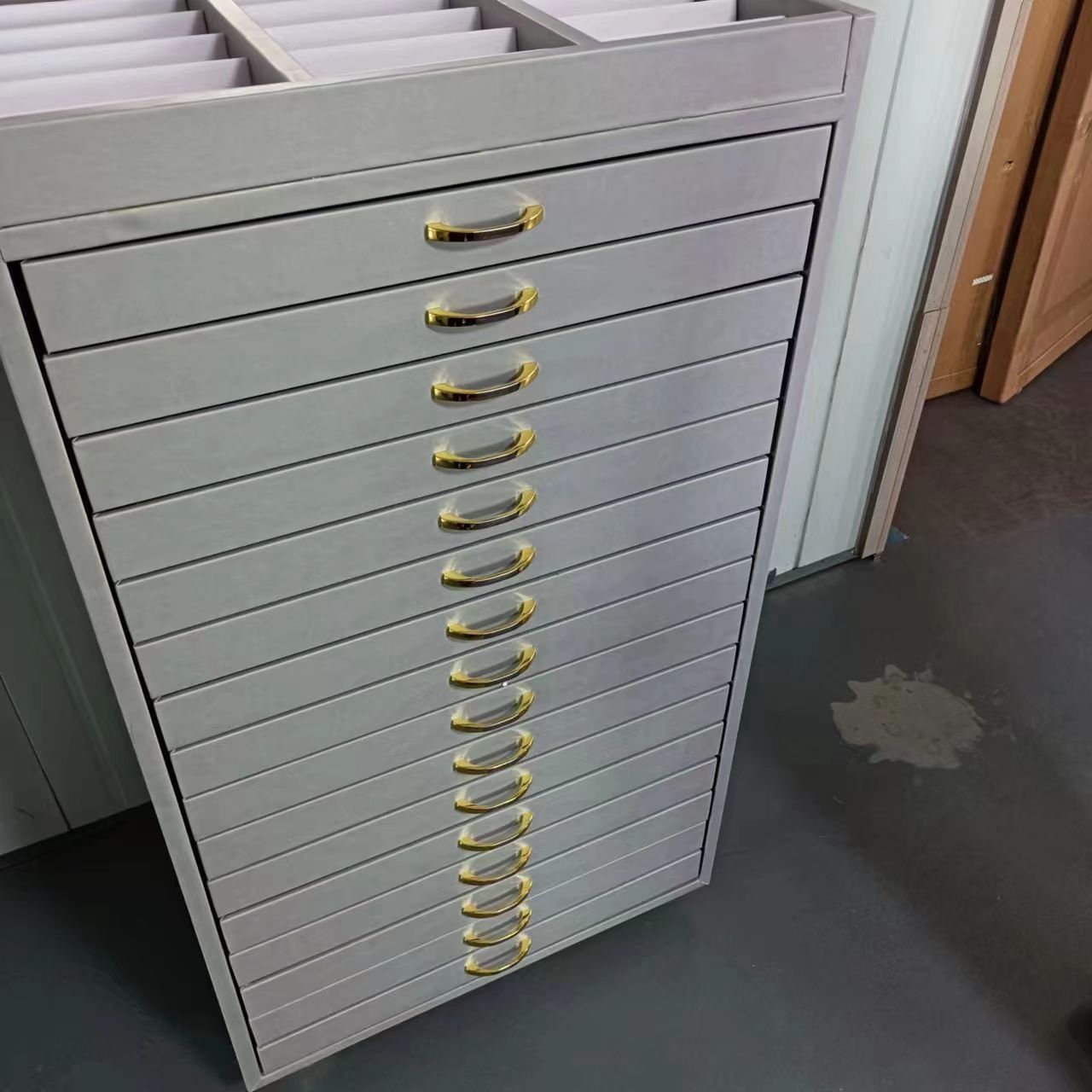 Glasses cabinet