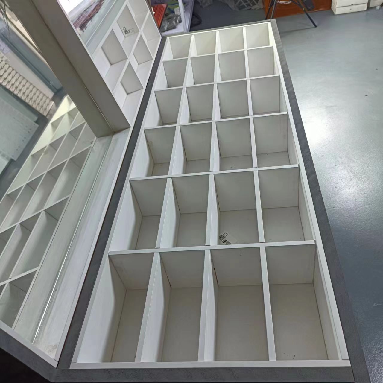 Glasses cabinet