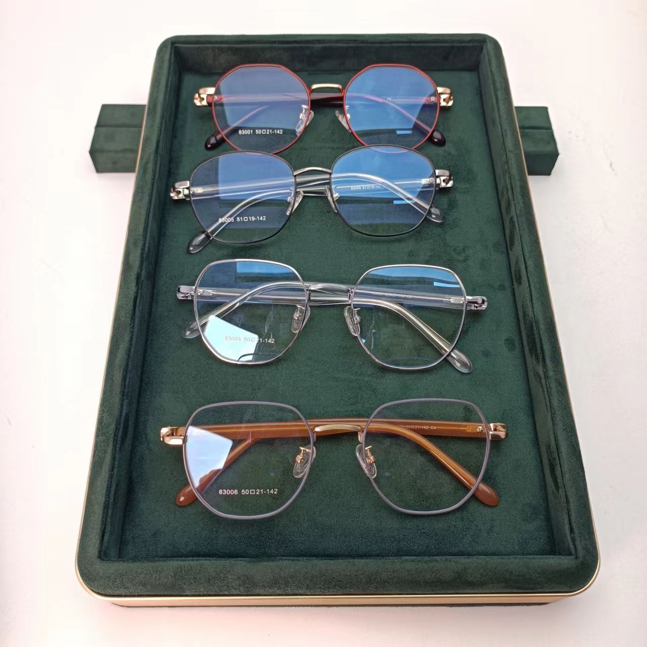 Glasses disply tray