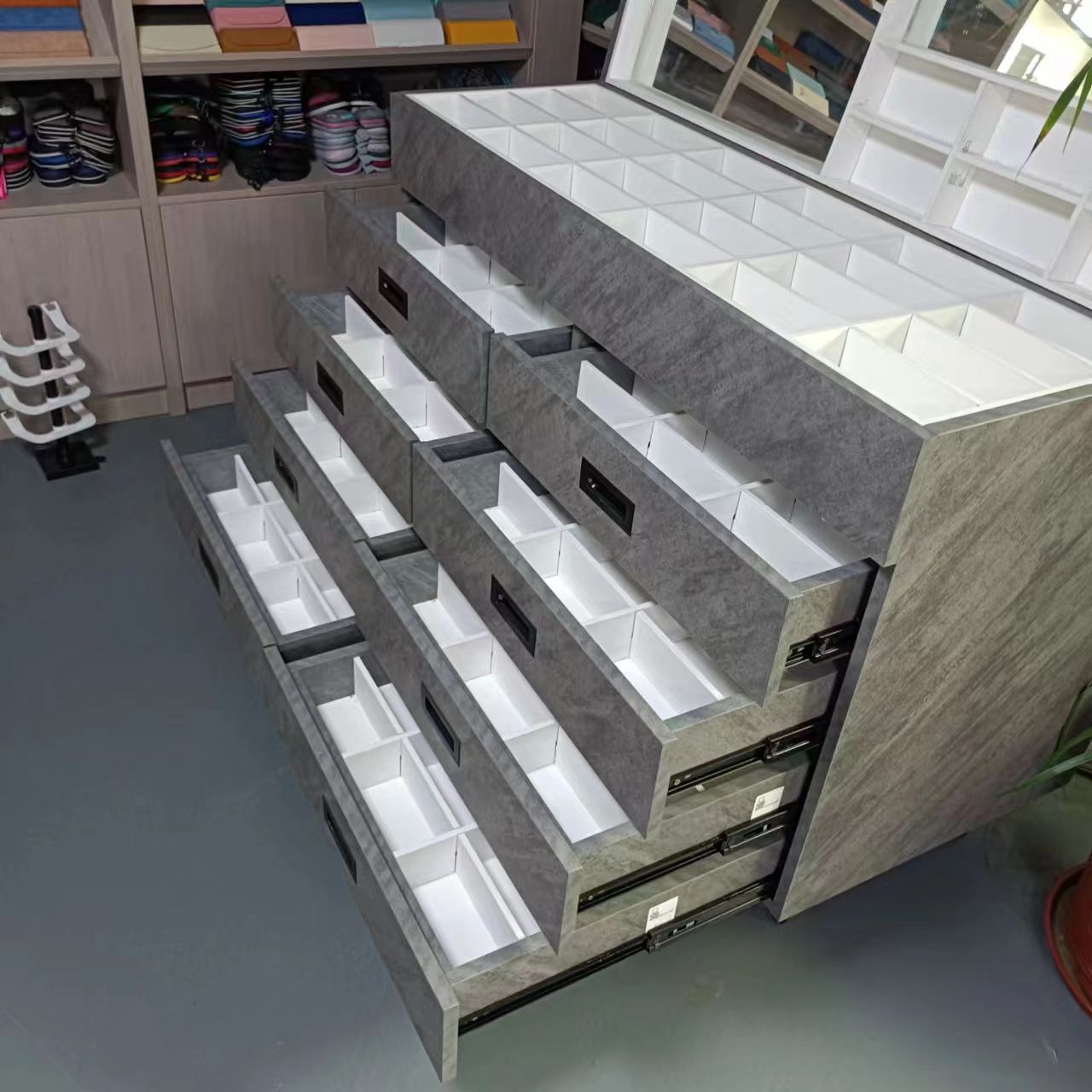 Glasses cabinet