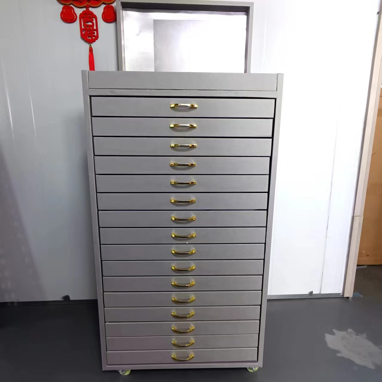 Glasses cabinet