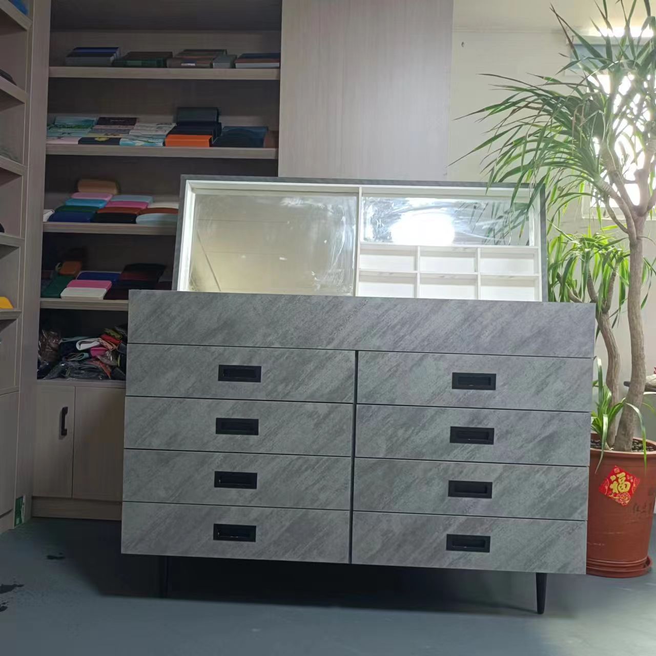 Glasses cabinet