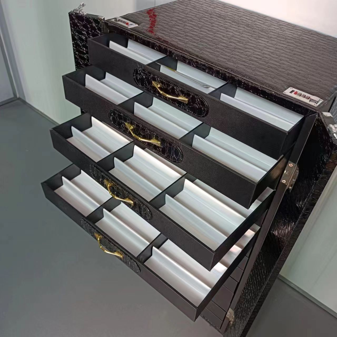 Glasses cabinet