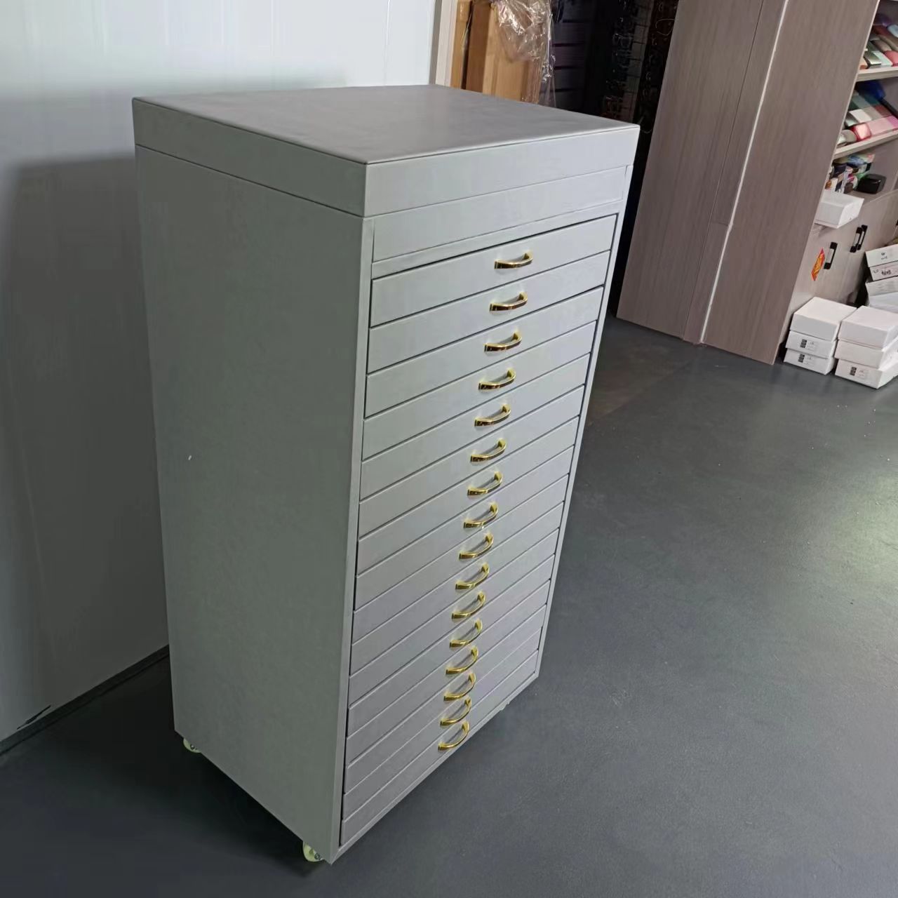 Glasses cabinet