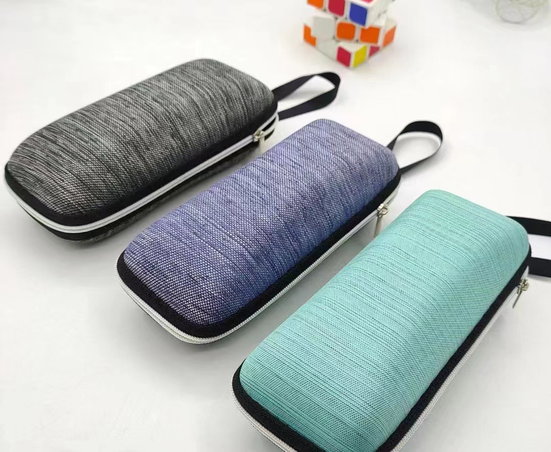 Zipper glasses case