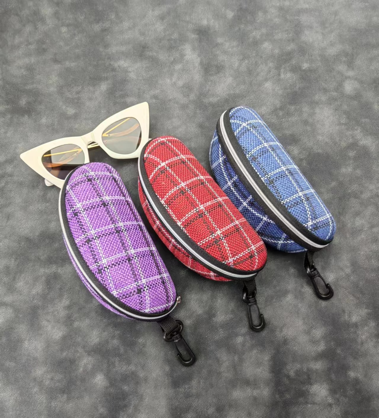 Zipper glasses case