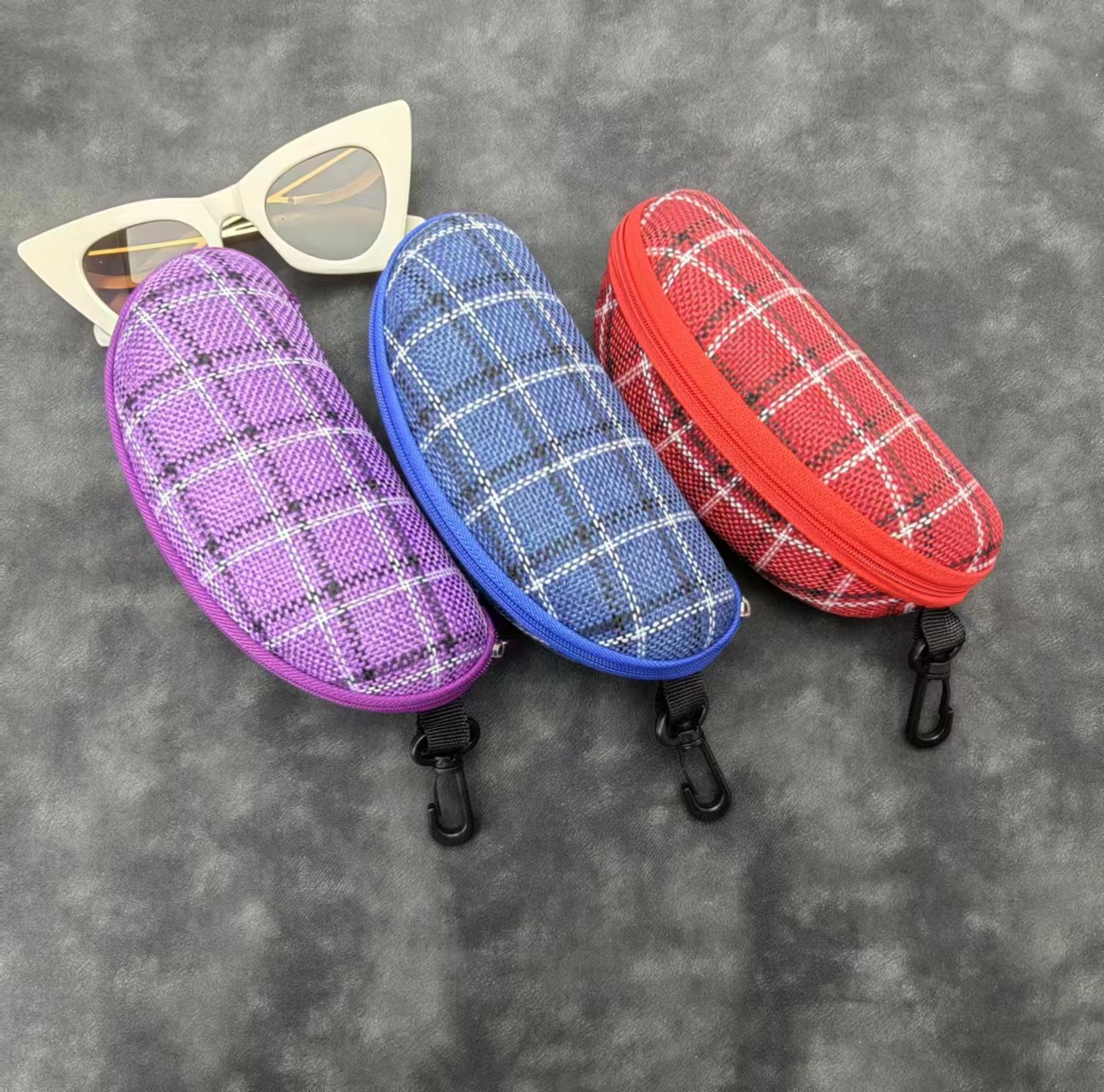 Zipper glasses case