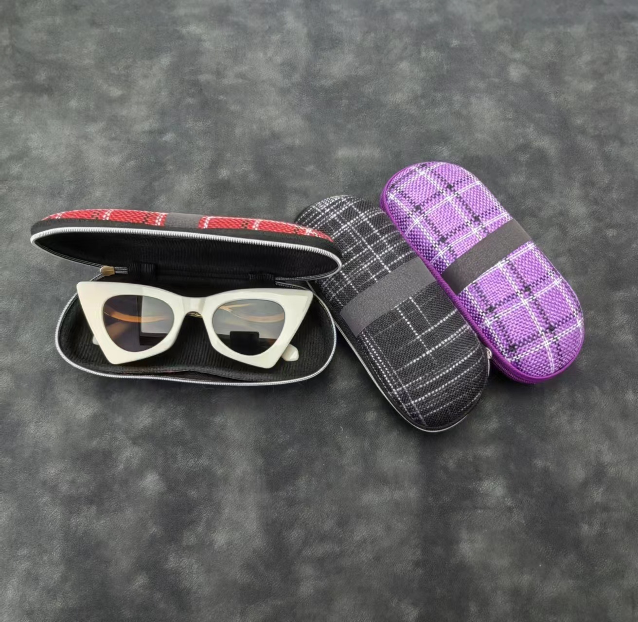 Zipper glasses case