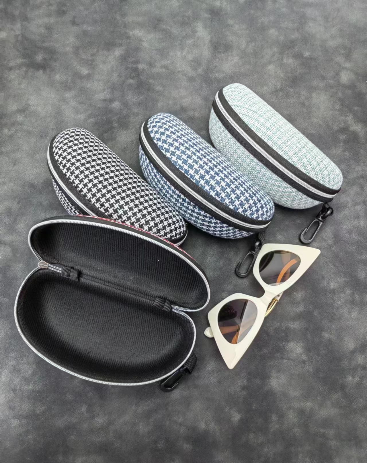 Zipper glasses case