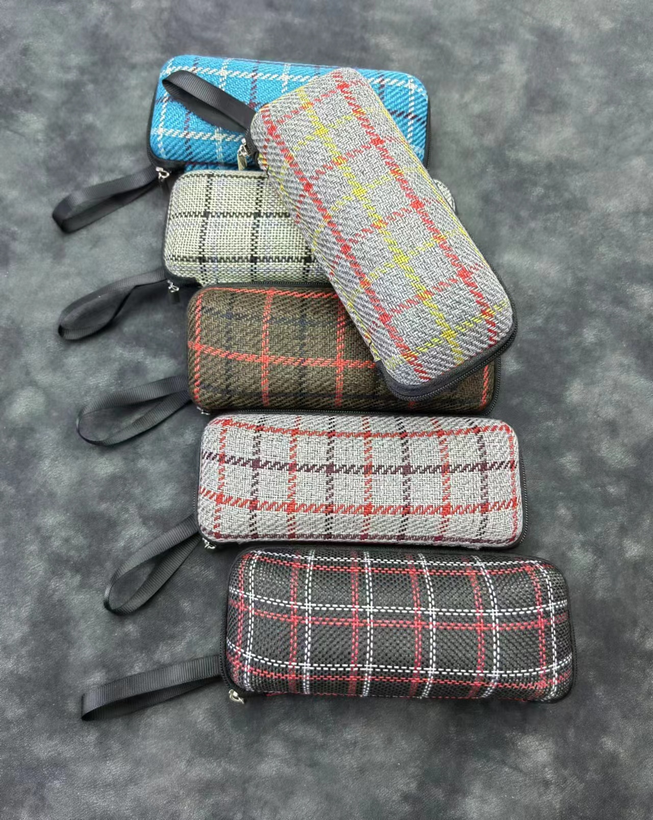 Zipper glasses case
