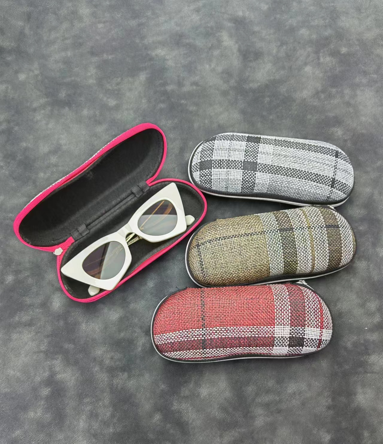 Zipper glasses case