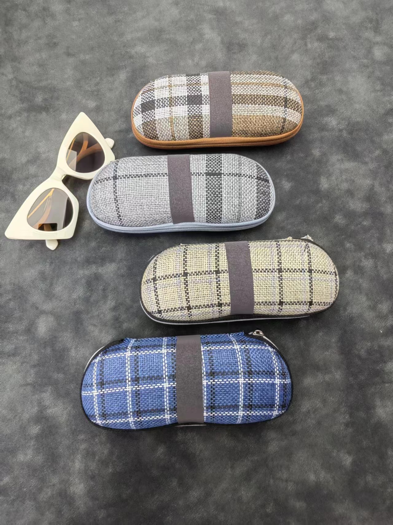 Zipper glasses case