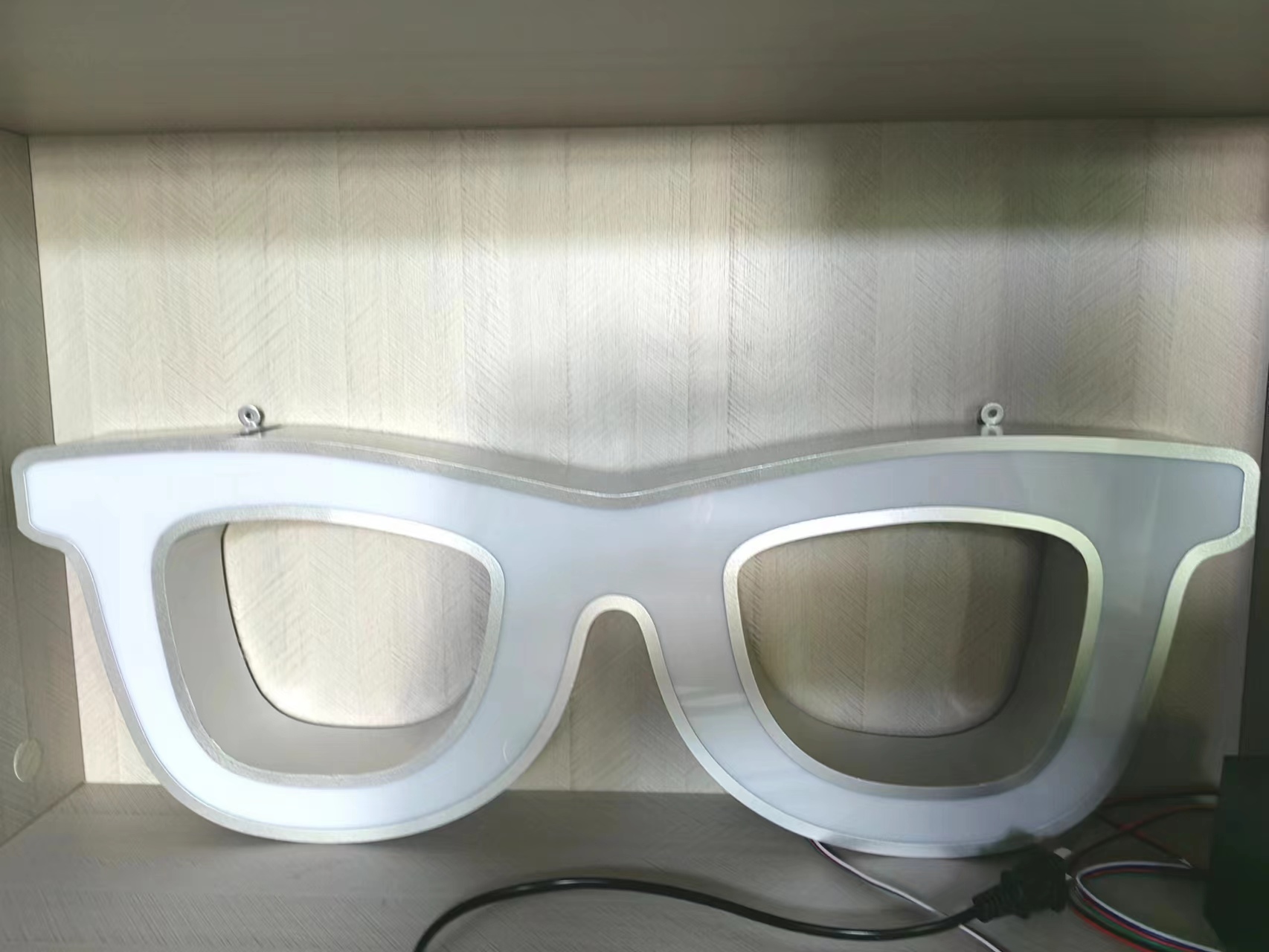 Glasses diplay light