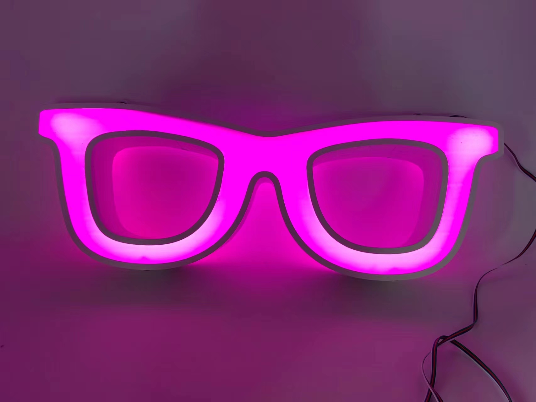 Glasses display light