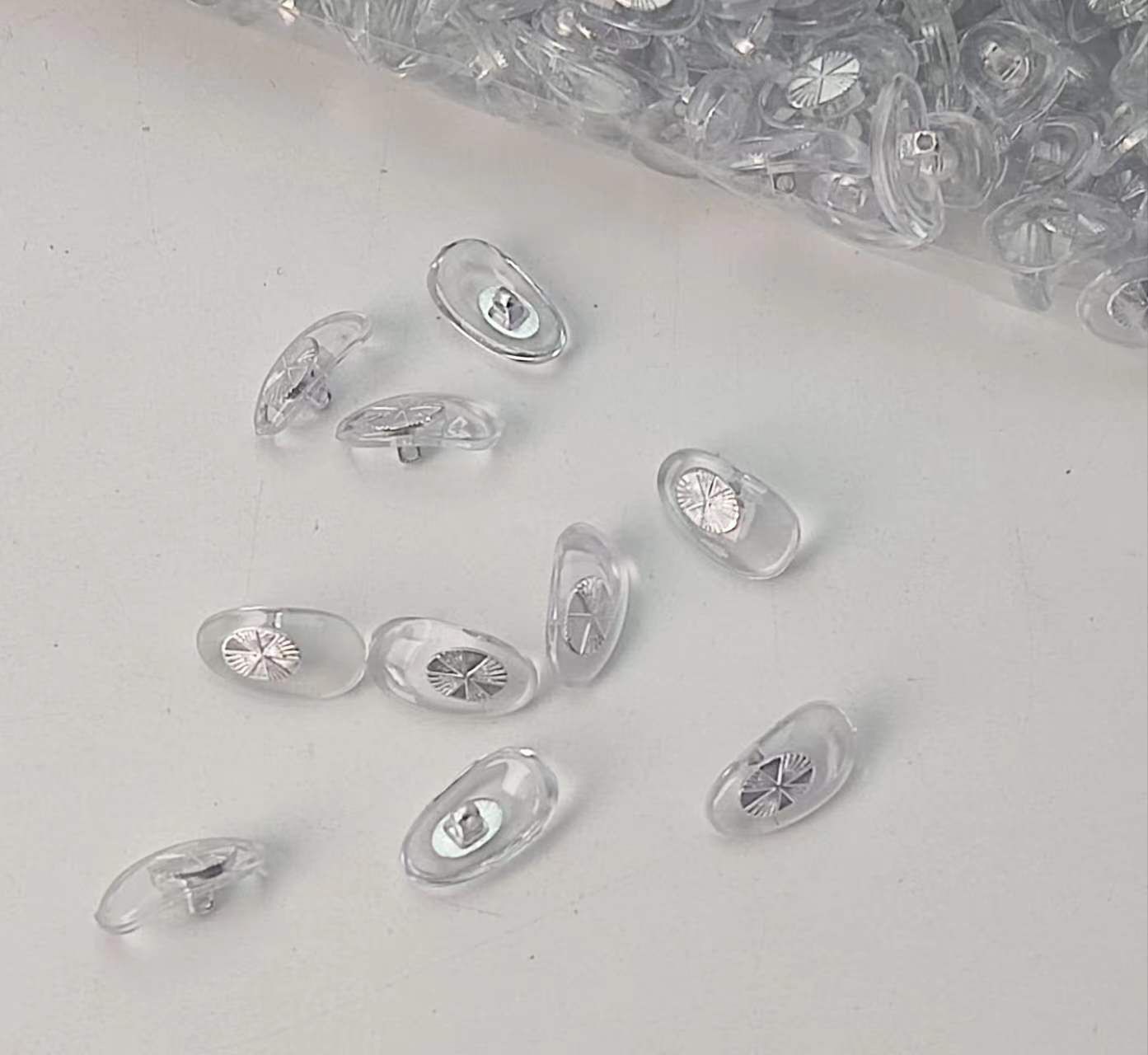 Nose pad 银色太阳花锁式托叶JM-93