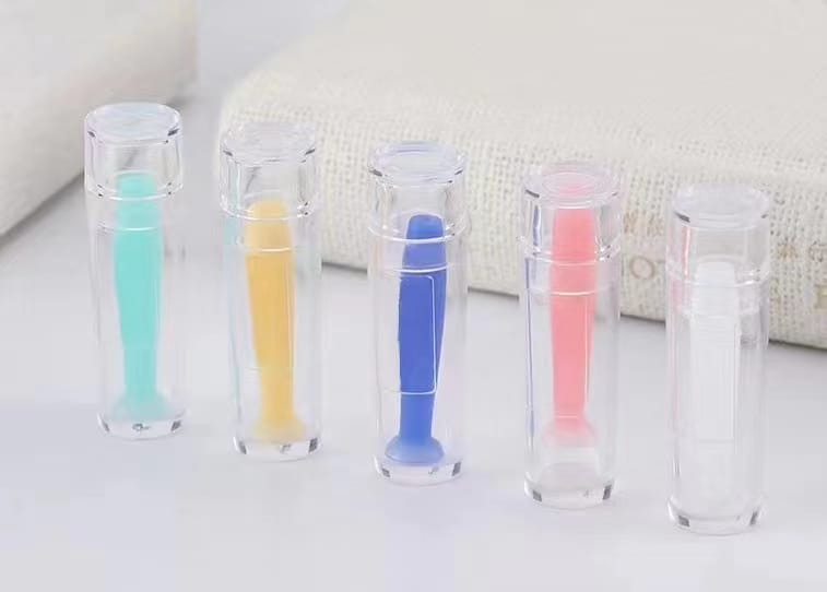 Contact lens suction bar