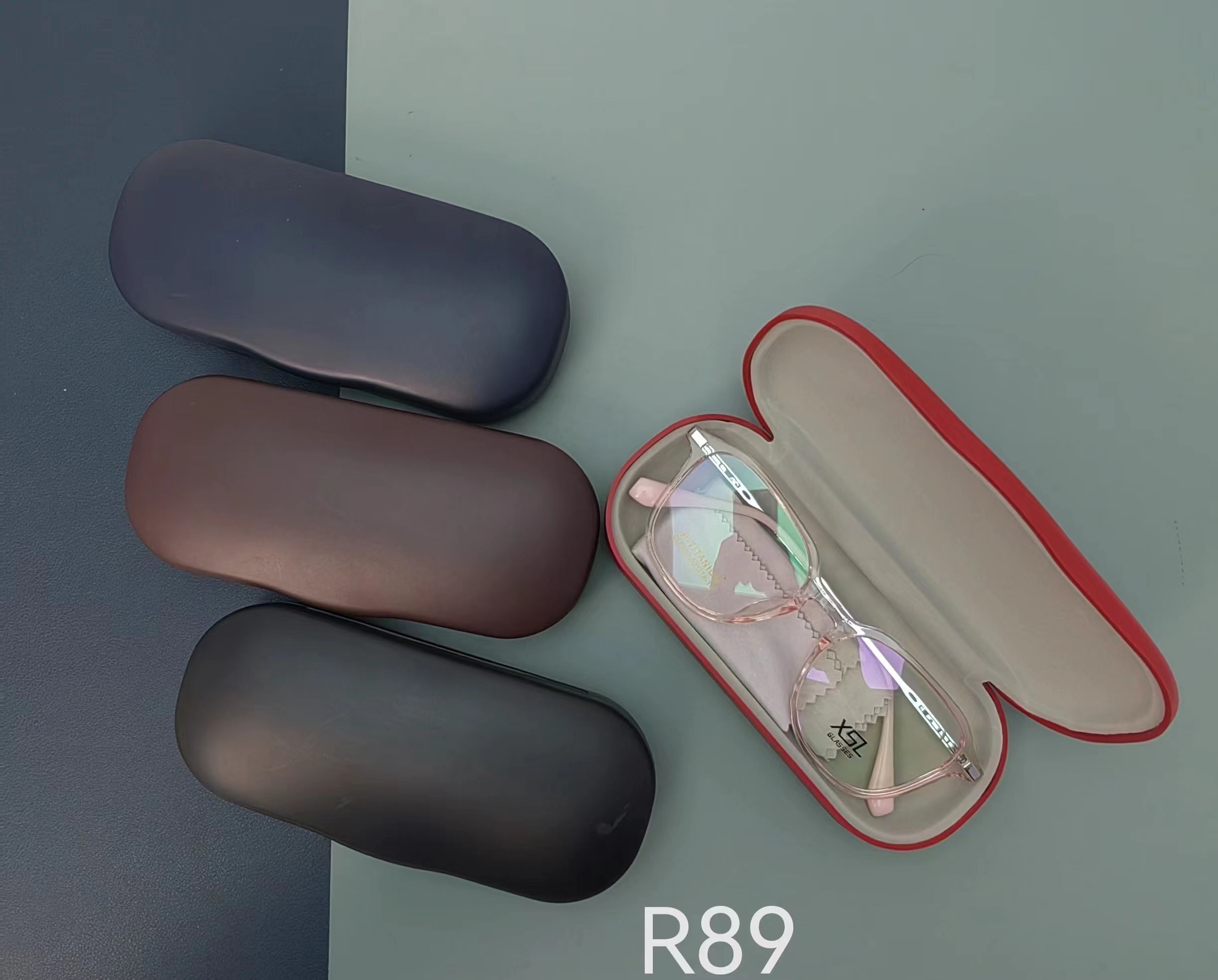 Plastic case R89