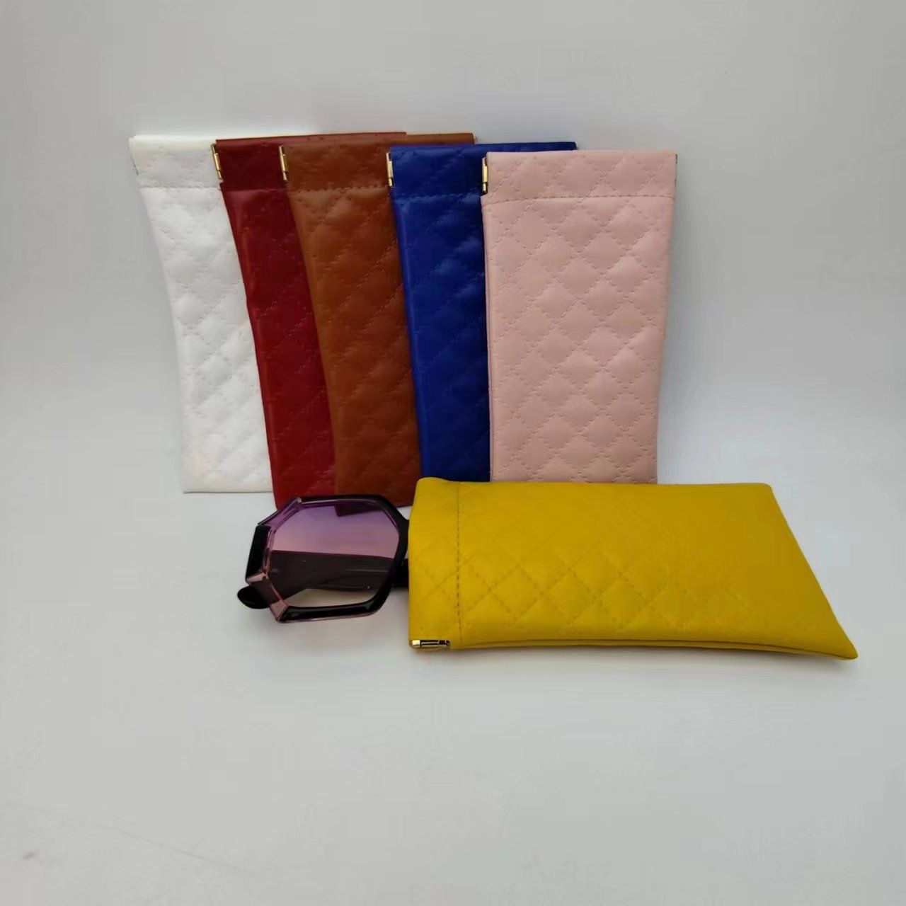 Glasses pouch