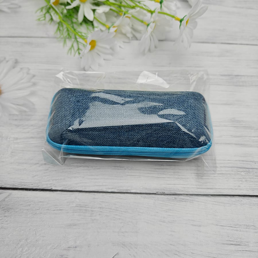 Zipper glasses case