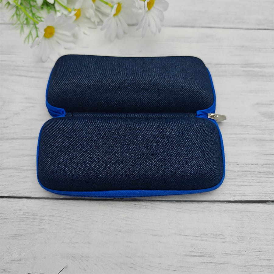Zipper glasses case
